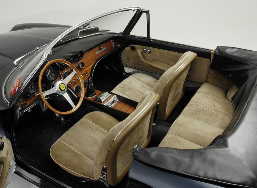  Ferrari 365 California 1966 года  (фото 17 из 30)